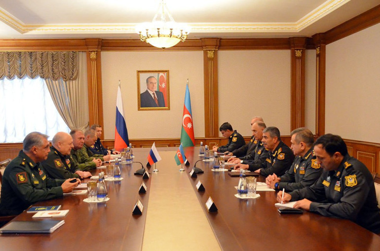 Ռուս խաղաղապահների հրամանատարը հանդիպել է Ադրբեջանի ՊՆ ղեկավարին