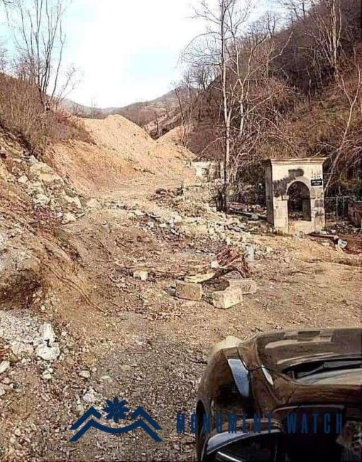 Ադրբեջանը ավերել է Օմարի լեռնանցքում զոհված Տիգրան Աբրահամյանի և ընկերների հիշատակին կանգնեցված խաչքար-հուշաղբյուրը